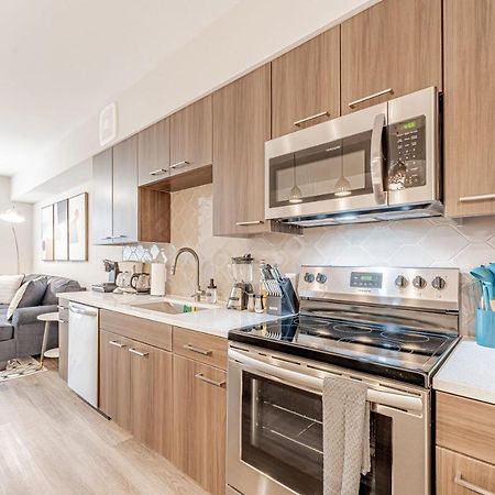 Апартаменты Upscale Modern Apts - Free Parking, Fast Wifi, Courtyard Остин Экстерьер фото
