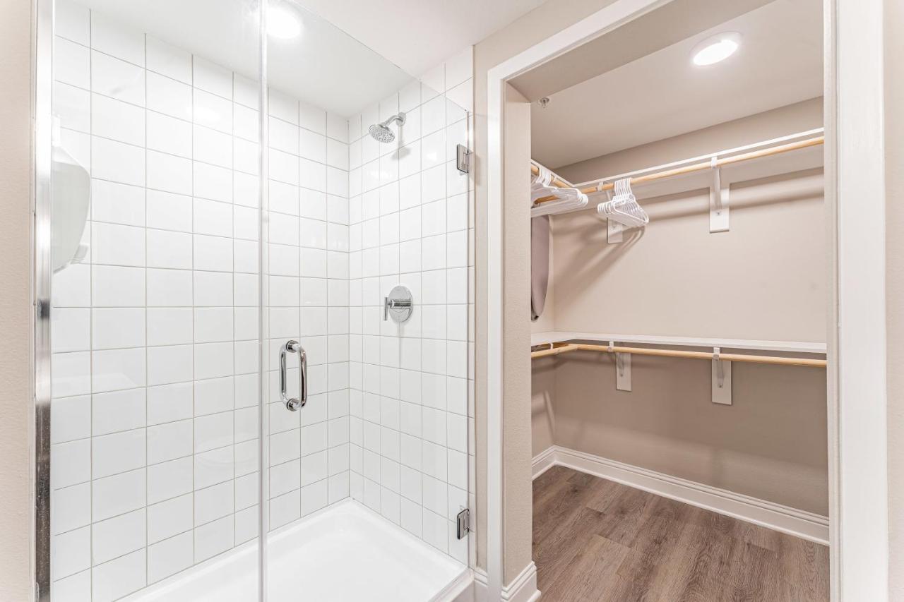 Апартаменты Upscale Modern Apts - Free Parking, Fast Wifi, Courtyard Остин Экстерьер фото
