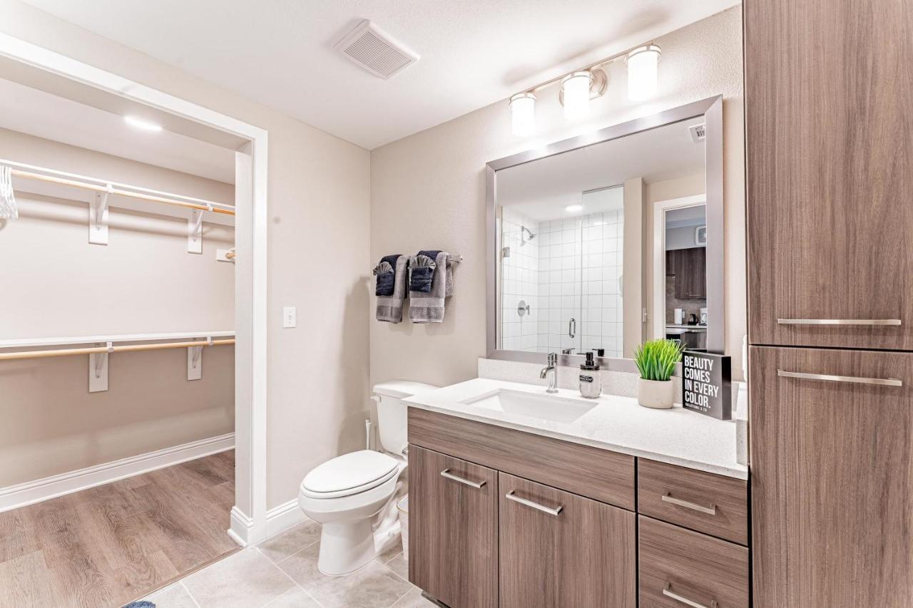 Апартаменты Upscale Modern Apts - Free Parking, Fast Wifi, Courtyard Остин Экстерьер фото