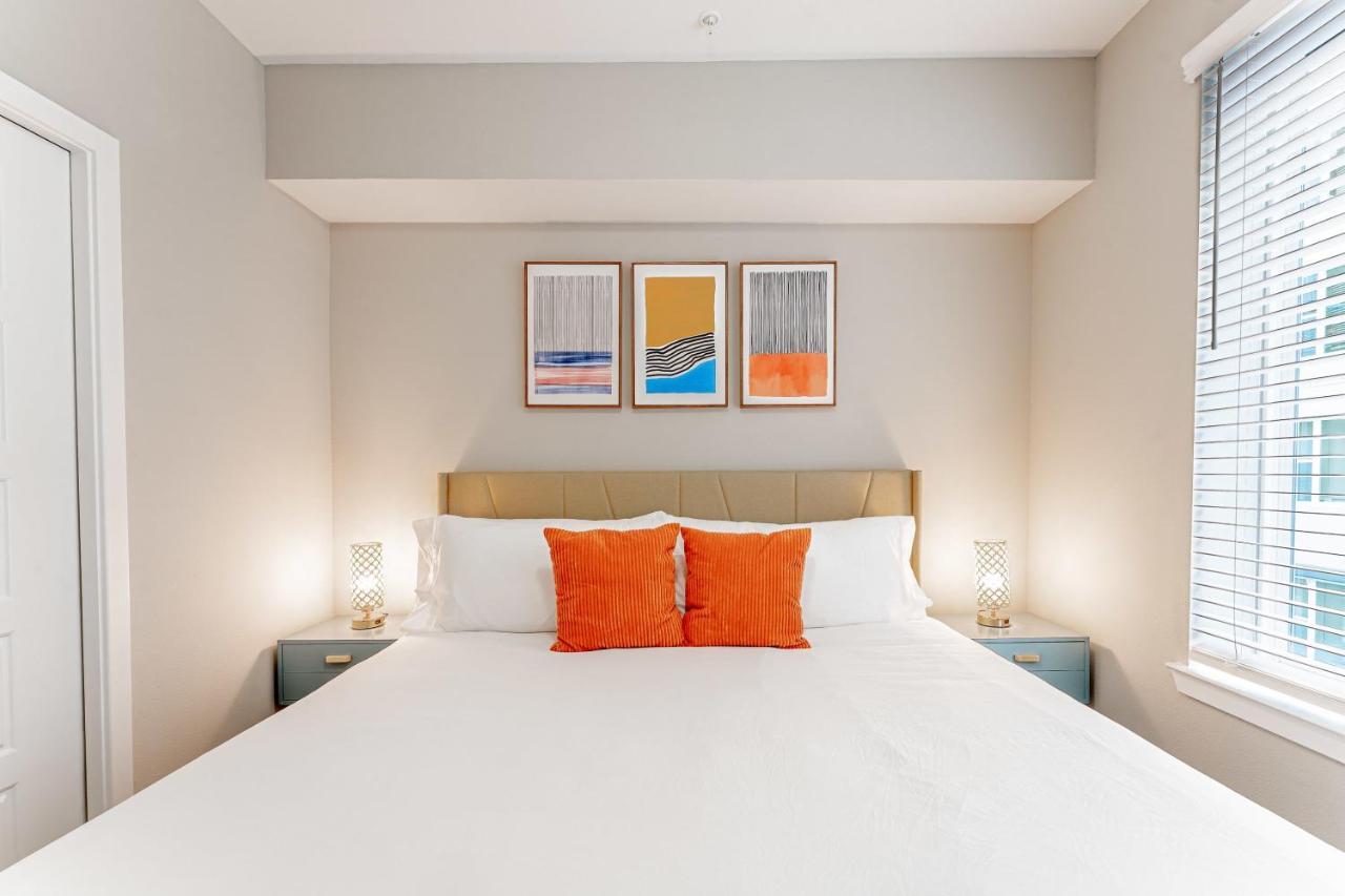 Апартаменты Upscale Modern Apts - Free Parking, Fast Wifi, Courtyard Остин Экстерьер фото