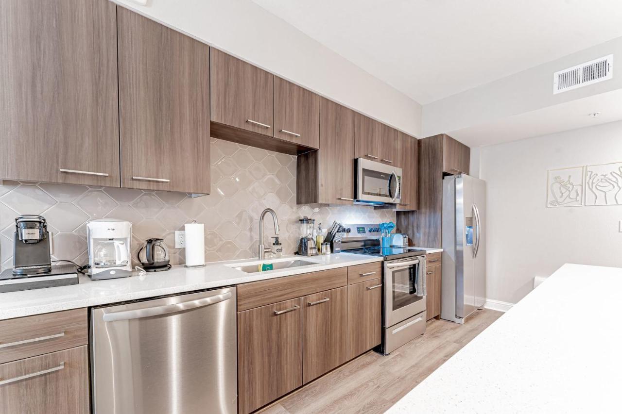 Апартаменты Upscale Modern Apts - Free Parking, Fast Wifi, Courtyard Остин Экстерьер фото