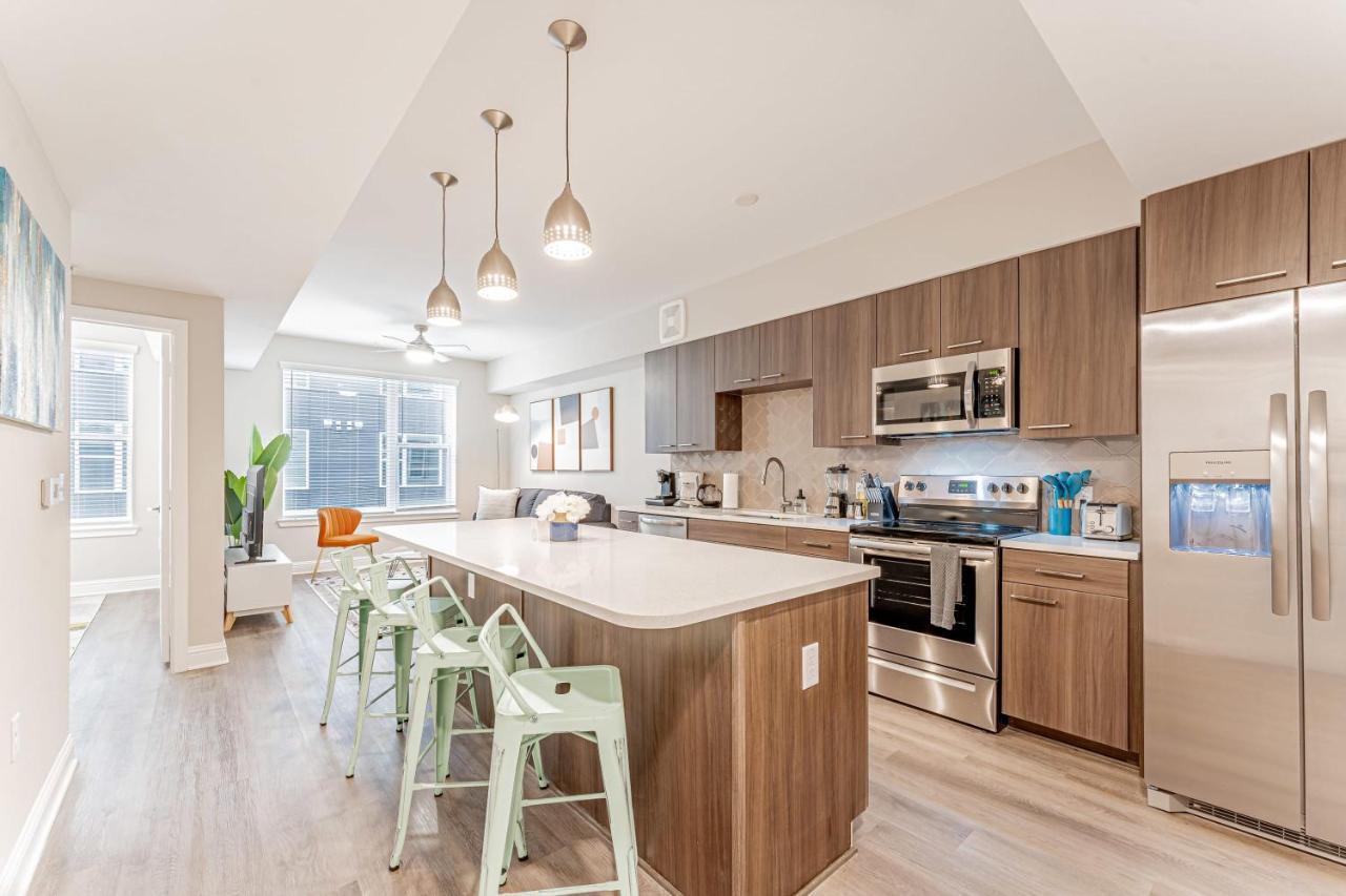 Апартаменты Upscale Modern Apts - Free Parking, Fast Wifi, Courtyard Остин Экстерьер фото