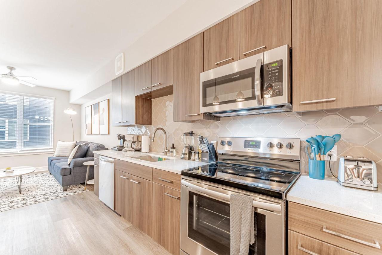 Апартаменты Upscale Modern Apts - Free Parking, Fast Wifi, Courtyard Остин Экстерьер фото