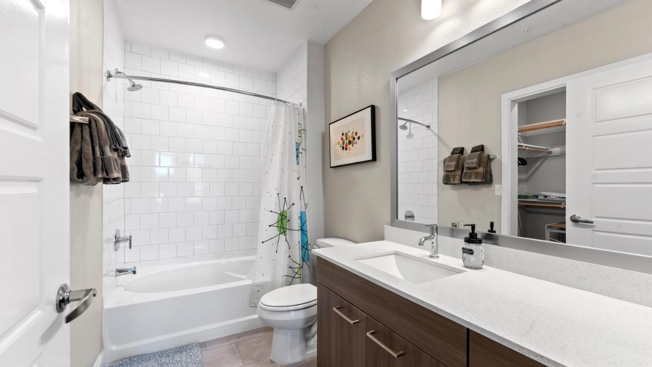 Апартаменты Upscale Modern Apts - Free Parking, Fast Wifi, Courtyard Остин Экстерьер фото