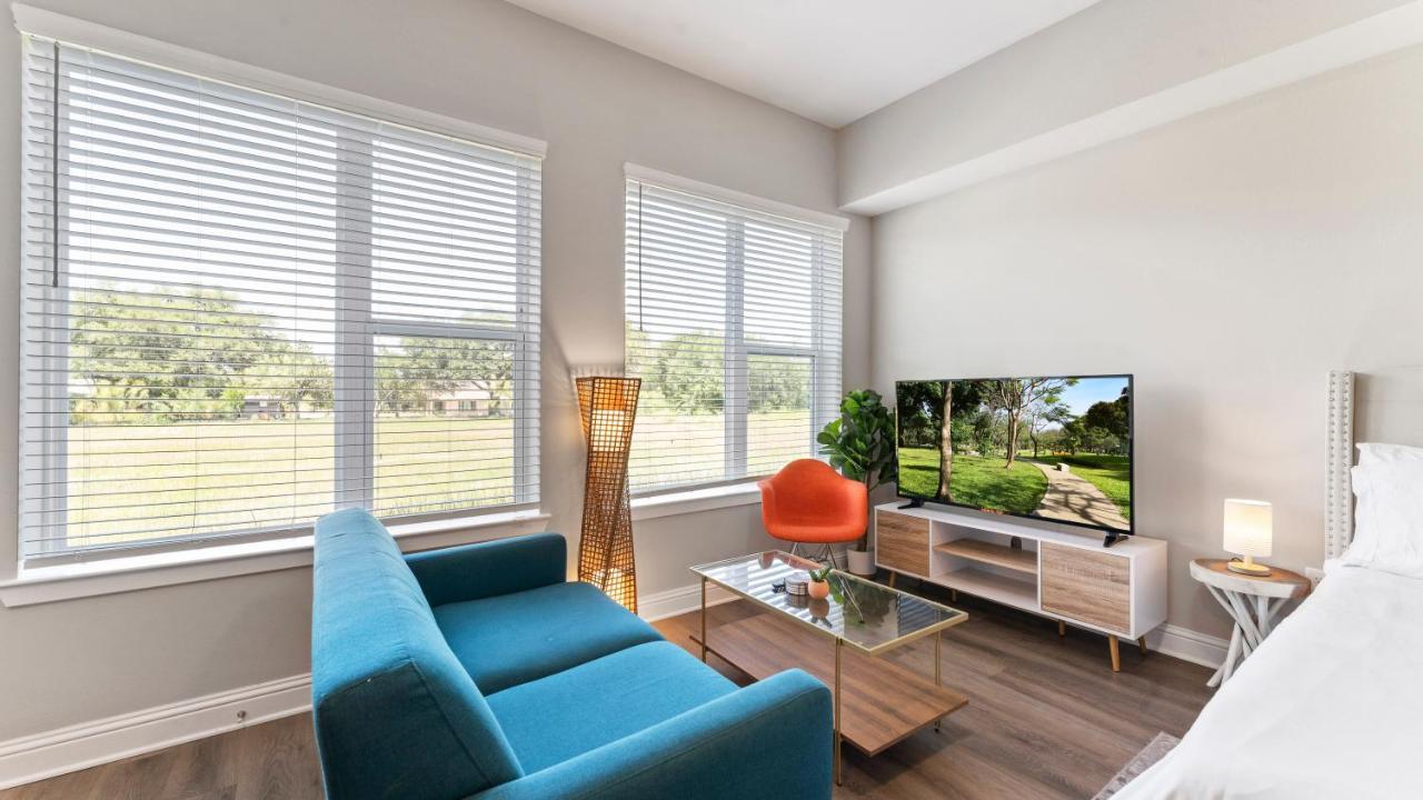 Апартаменты Upscale Modern Apts - Free Parking, Fast Wifi, Courtyard Остин Экстерьер фото