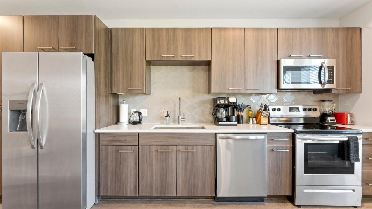 Апартаменты Upscale Modern Apts - Free Parking, Fast Wifi, Courtyard Остин Экстерьер фото